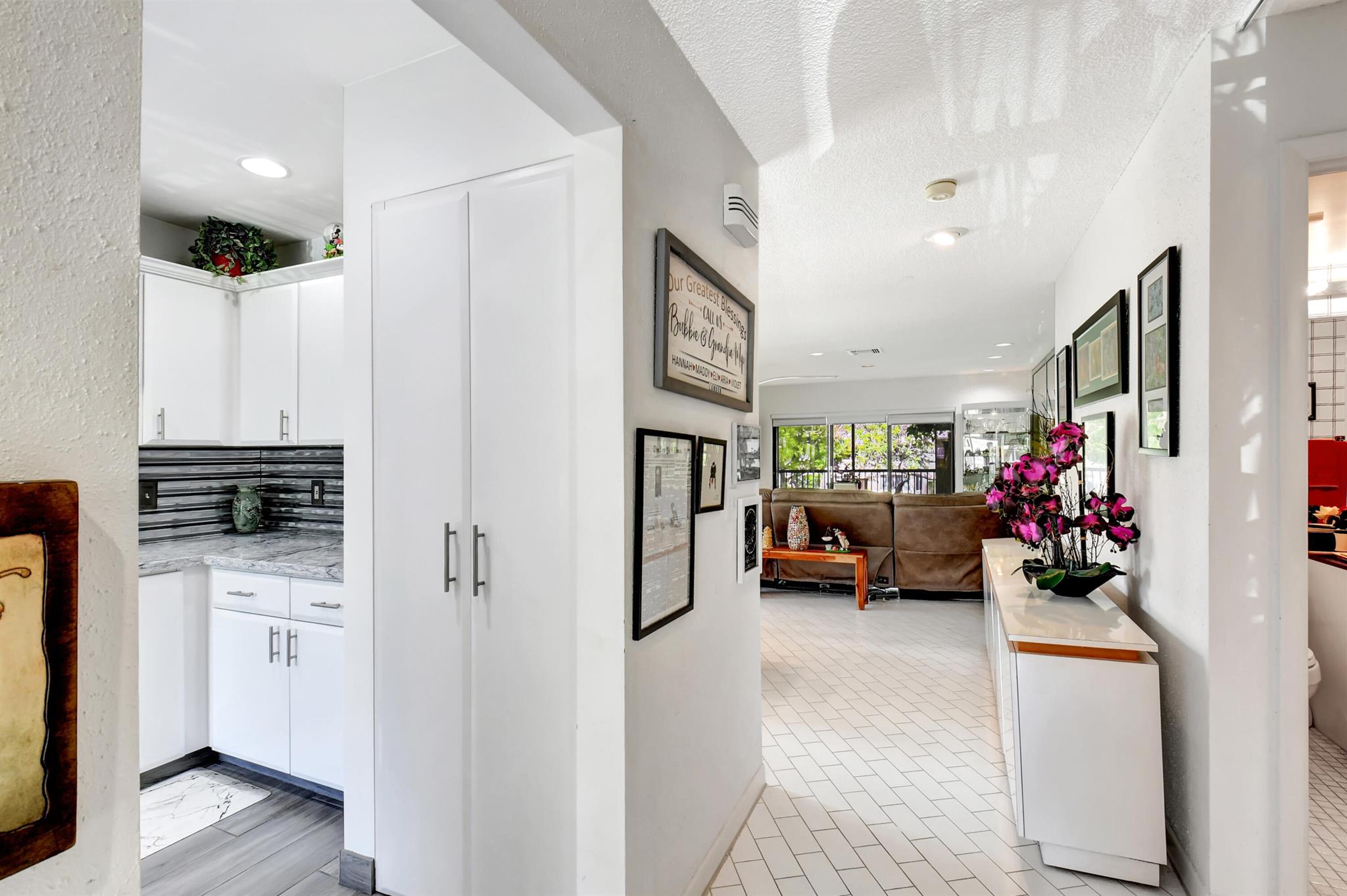 View photos, virtual tours, details... 15 Stratford Drive B