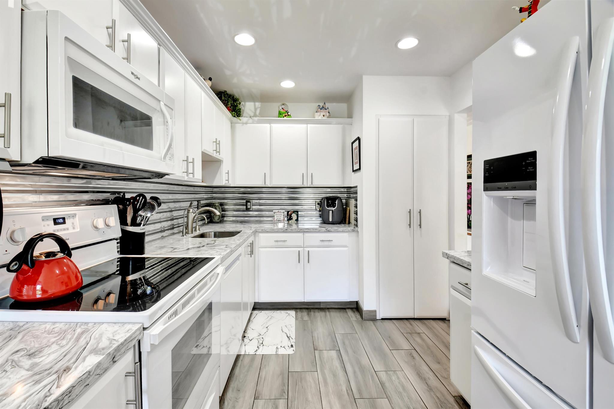 STRATFORD AT HUNTERS RUN - Residential