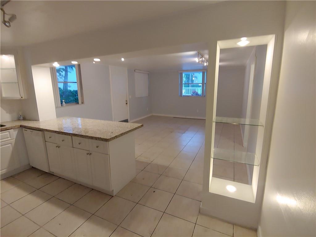1801 S Treasure Dr 121