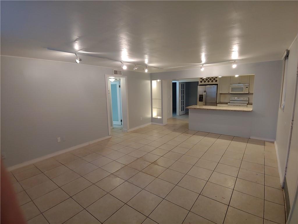 1801 S Treasure Dr 121