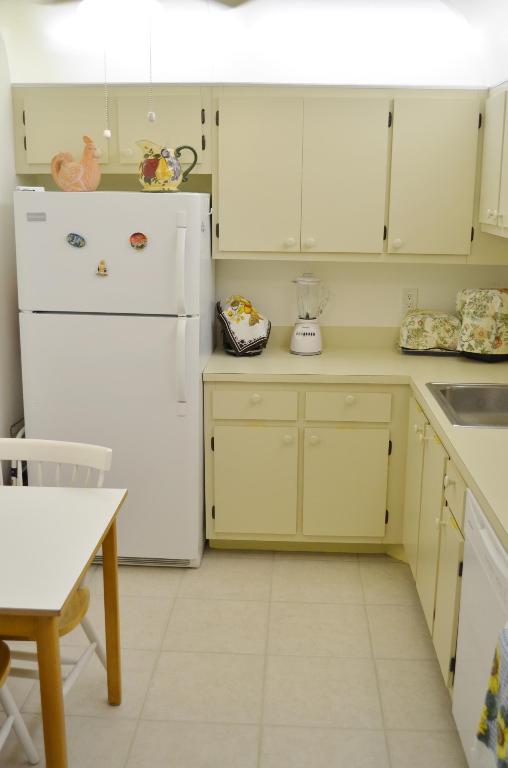 CYPRESS CONDO - Residential