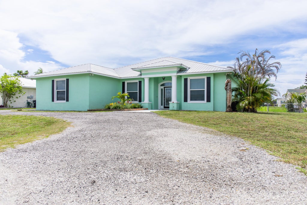 Photo of 2406 SE 31st Street SE, Okeechobee, FL 34974 (MLS # B26035579)