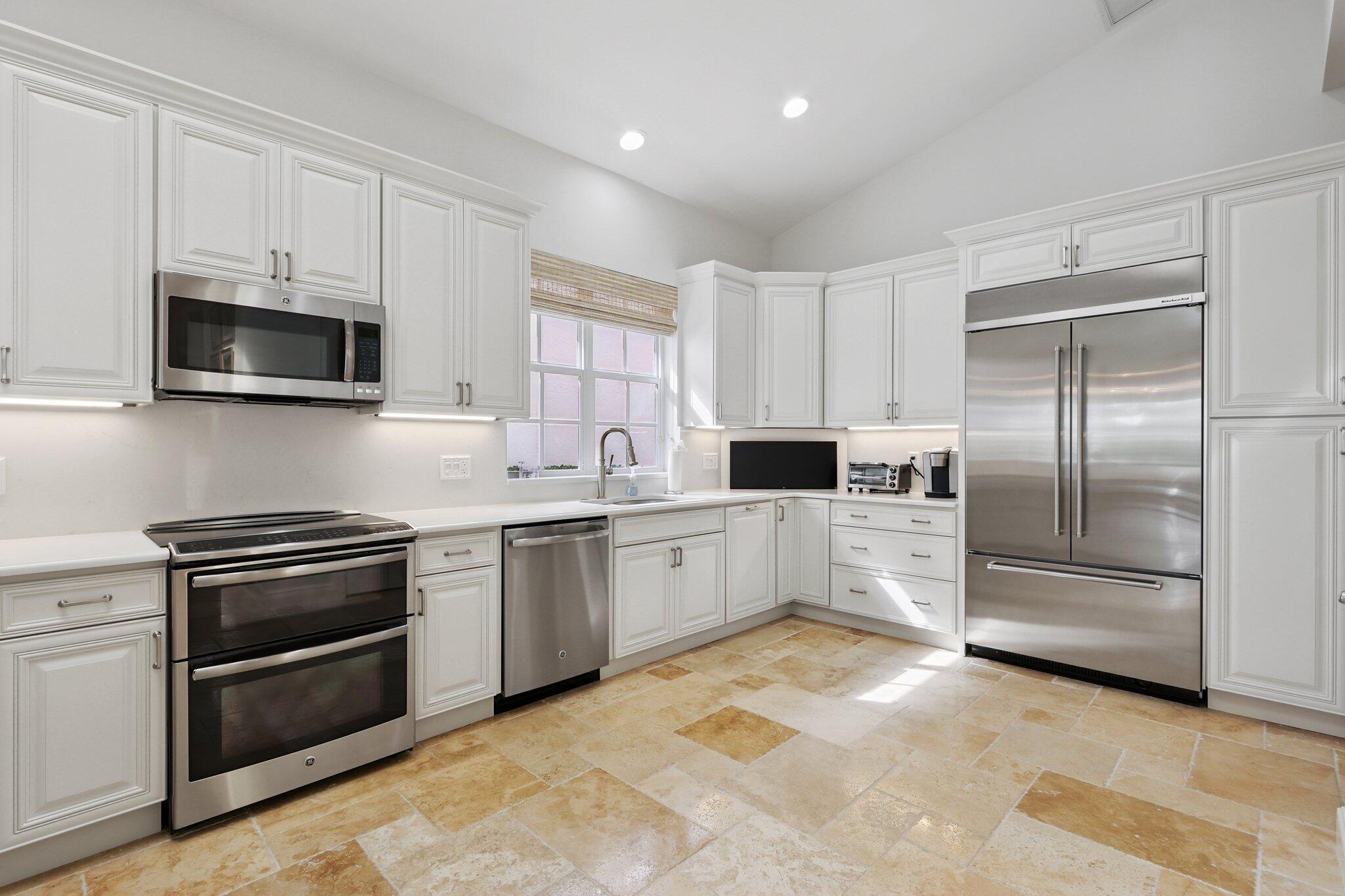 SAILFISH POINT - Residential