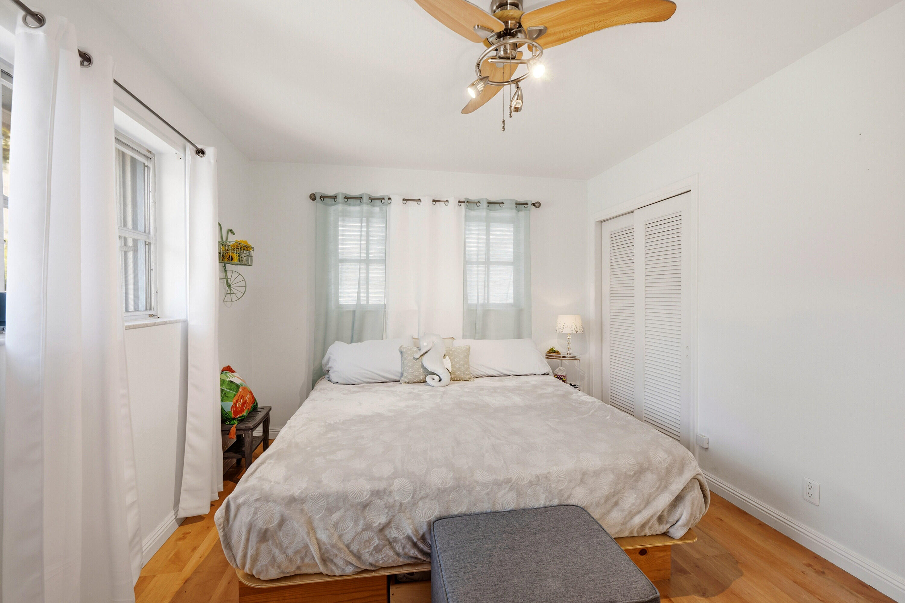 IMPERIAL POINT 2 SEC - Residential