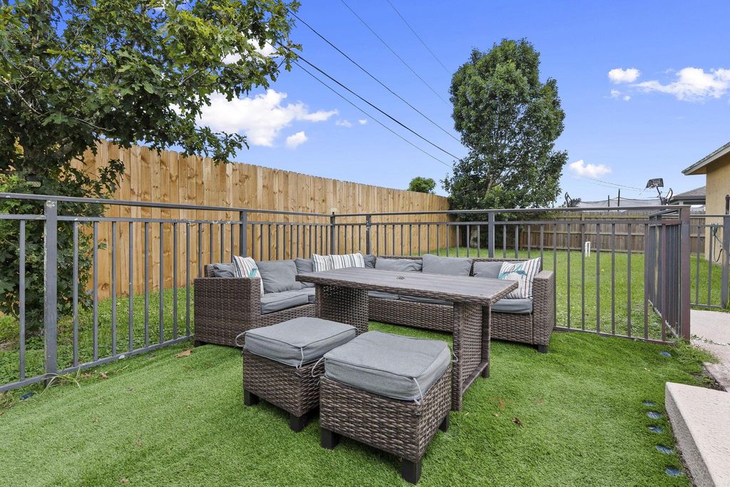 Photo of 2725 SW Rosser Boulevard, Port Saint Lucie, FL 34953 (MLS # R11108845)