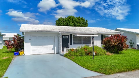 Photo of 813 SW 5TH Court, Boynton Beach, FL 33426 (MLS # B26087913)