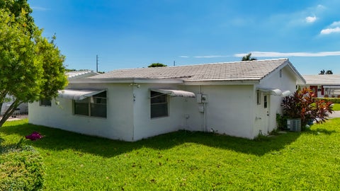 Tiny photo for 813 SW 5TH Court, Boynton Beach, FL 33426 (MLS # B26087913)
