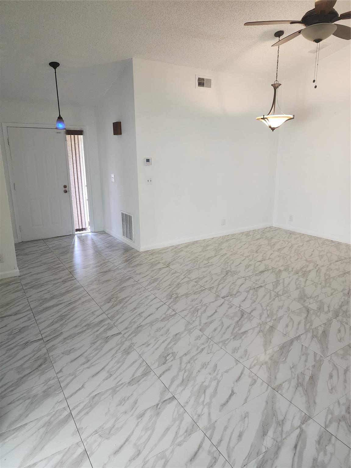 Springtree Lakes 79-12 B - Residential Lease