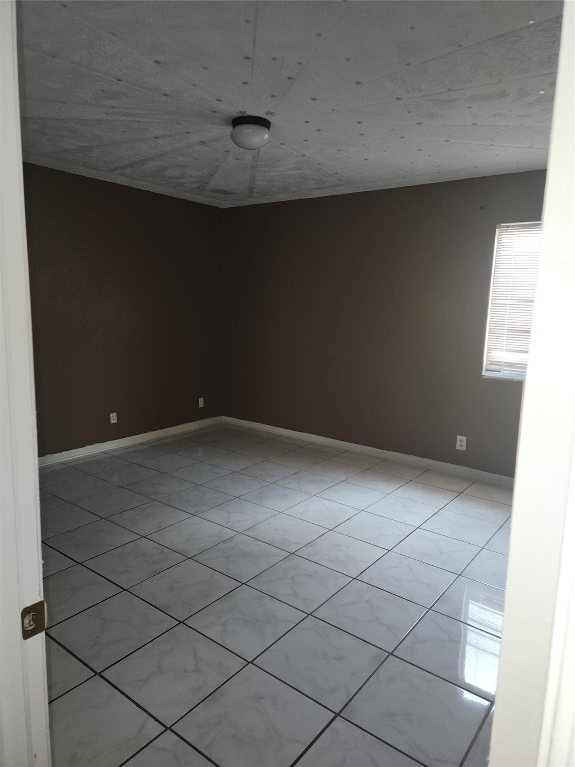 Springtree Lakes 79-12 B - Residential Lease