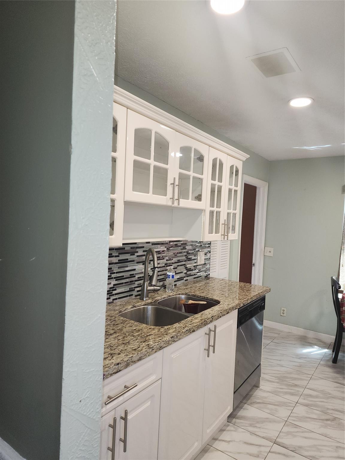 Springtree Lakes 79-12 B - Residential Lease