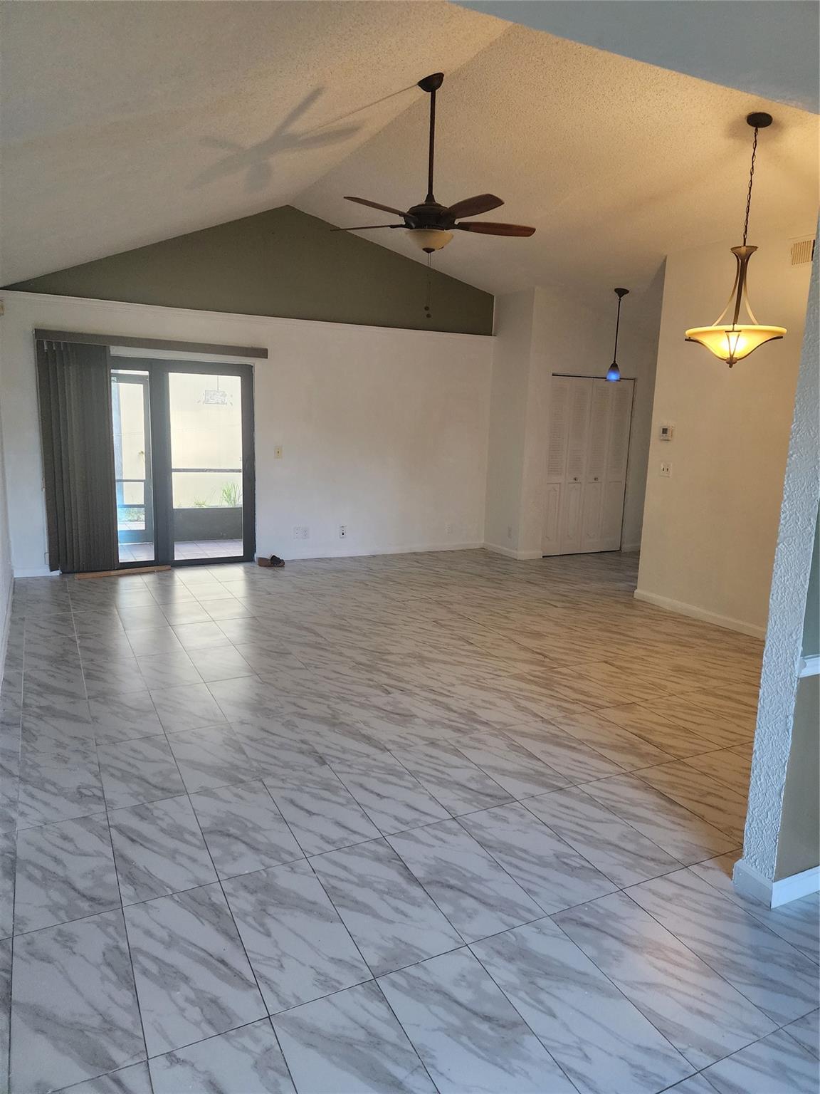 Springtree Lakes 79-12 B - Residential Lease
