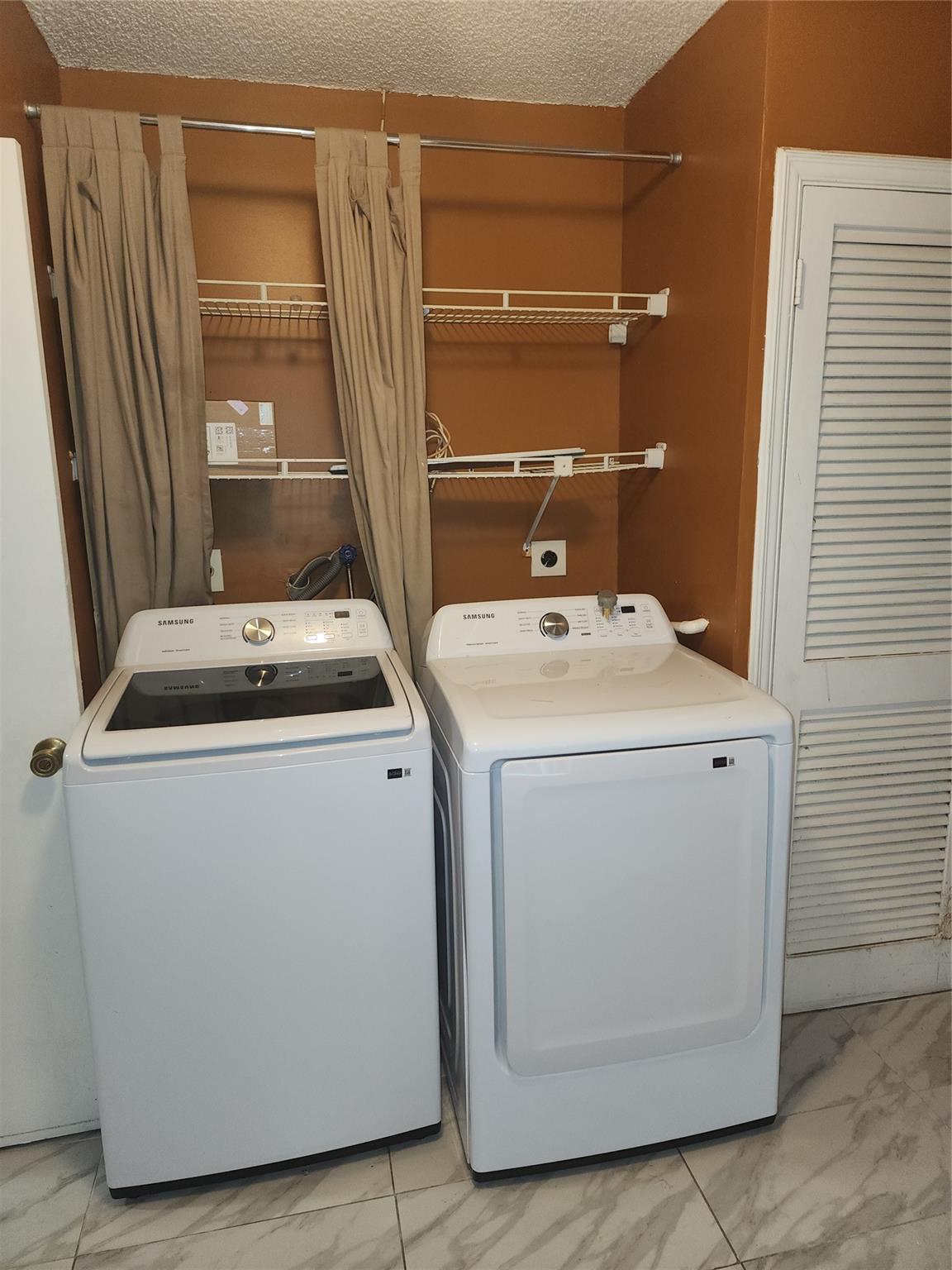 Springtree Lakes 79-12 B - Residential Lease