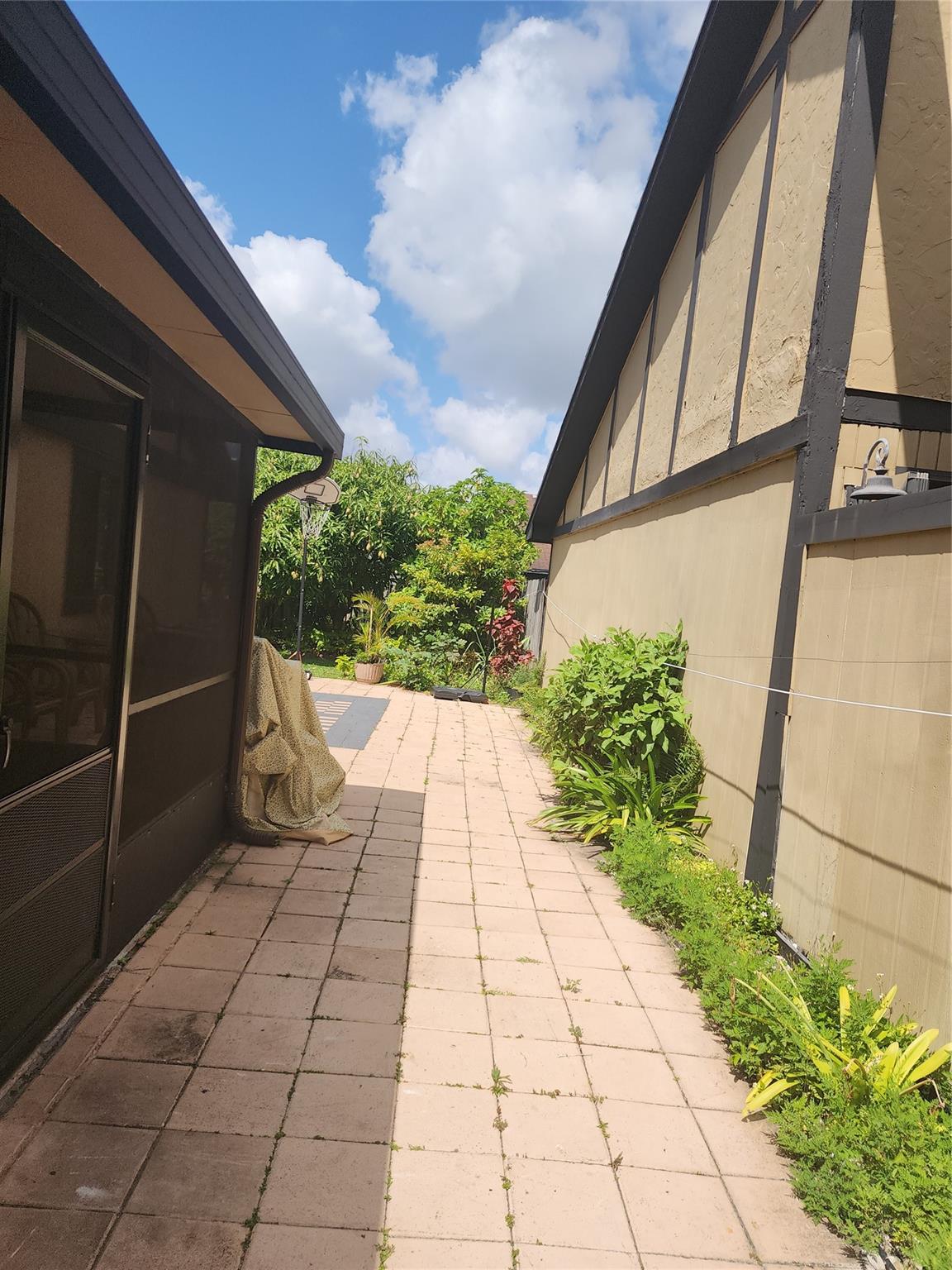 Springtree Lakes 79-12 B - Residential Lease