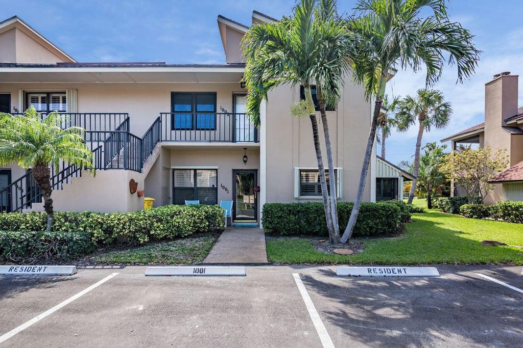Photo of 1002 Clubhouse Circle, Jupiter, FL 33477 (MLS # R11073758)