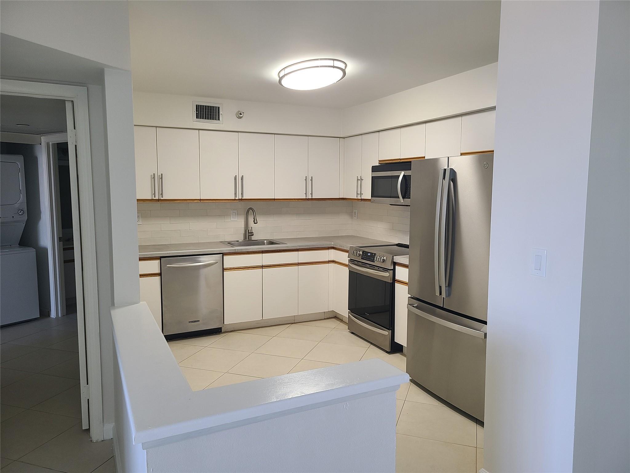 MYSTIC POINTE TOWER 500 C - Residential Lease