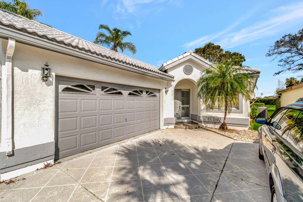 Photo of 6109 Bay Isles Drive, Boynton Beach, FL 33437 (MLS # R11058798)
