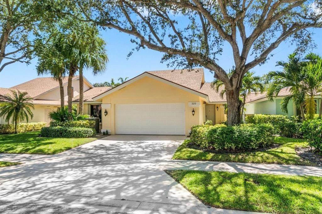 Photo of 325 Leeward Drive, Jupiter, FL 33477 (MLS # R10739637)