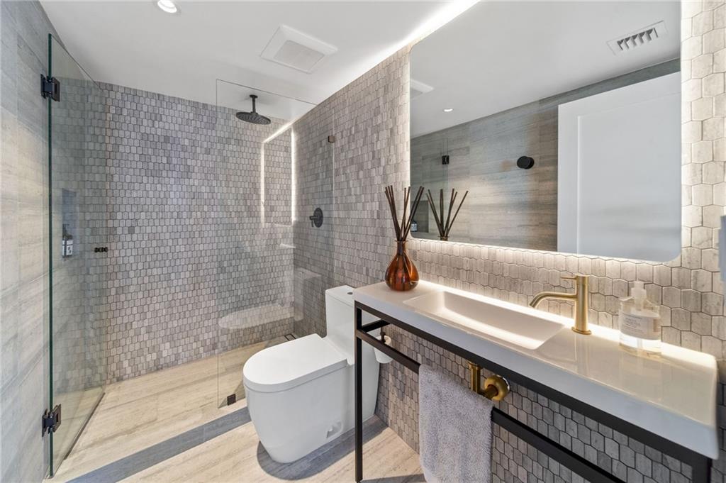 GALERIA CONDO - Residential Lease