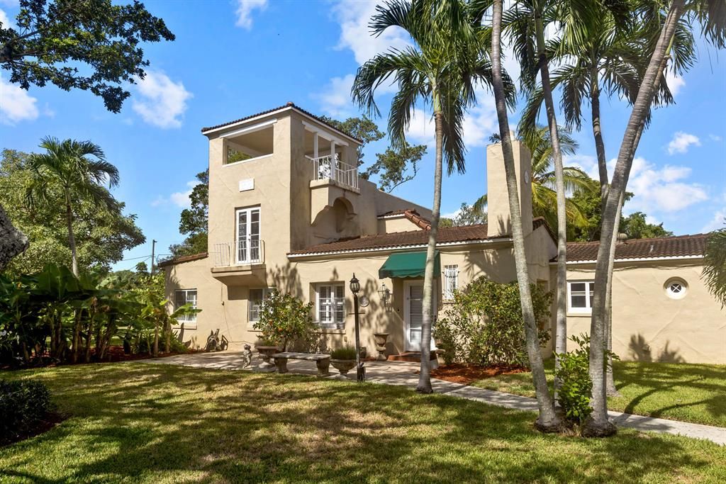 Photo of 302 SW 1st Avenue, Delray Beach, FL 33444 (MLS # R10832103)