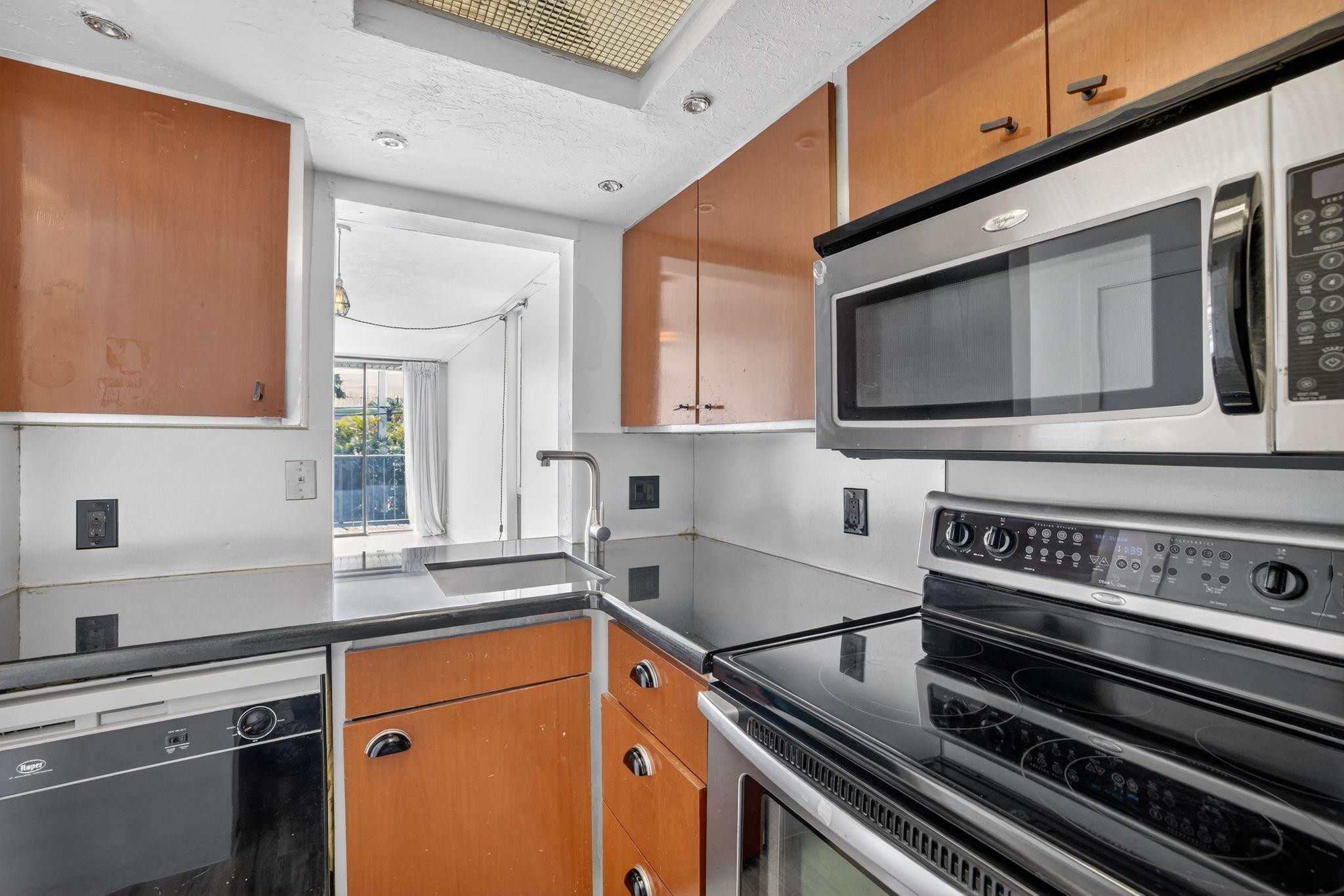 QUARTERDECK CONDO - Residential Lease