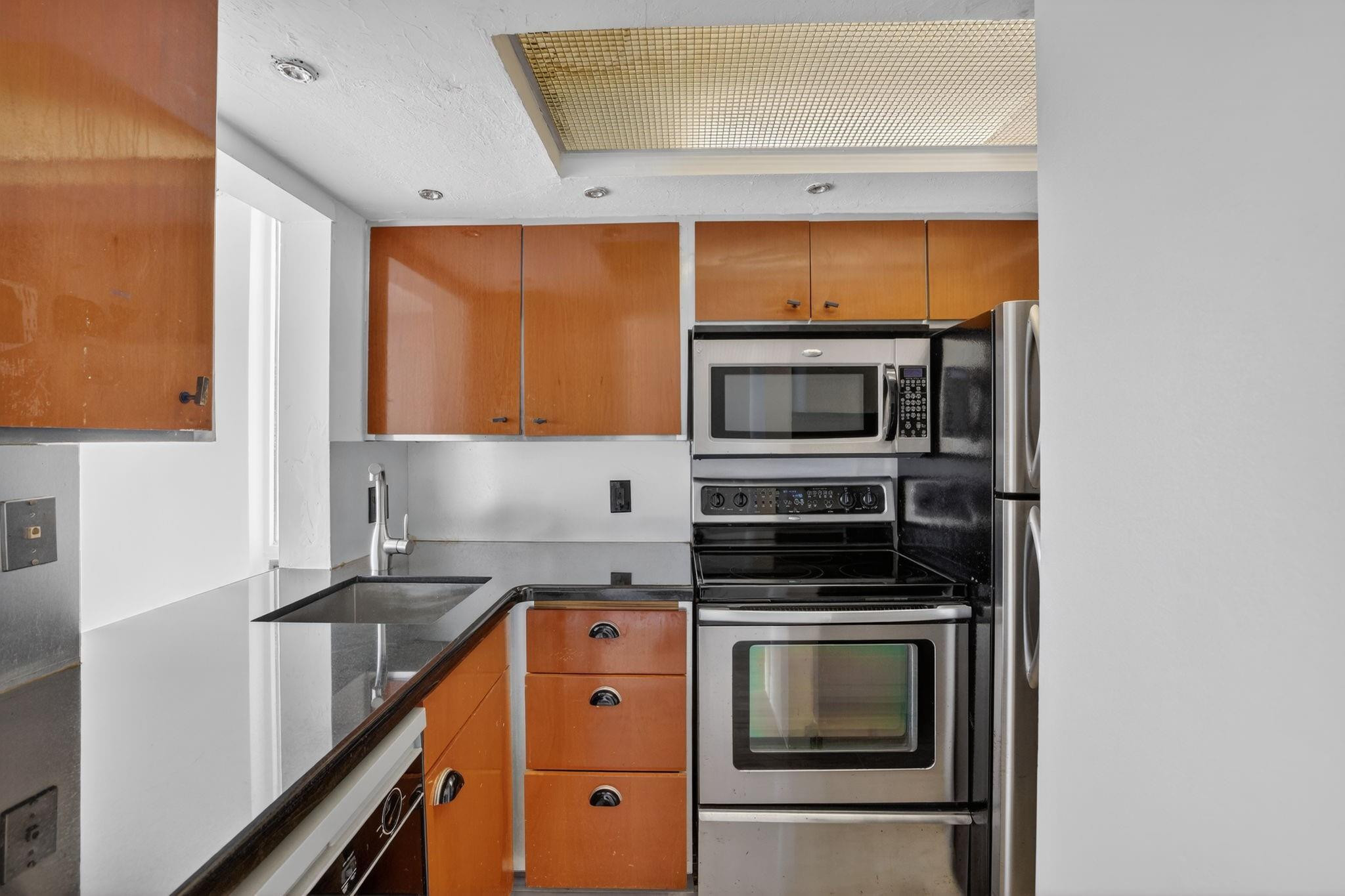QUARTERDECK CONDO - Residential Lease