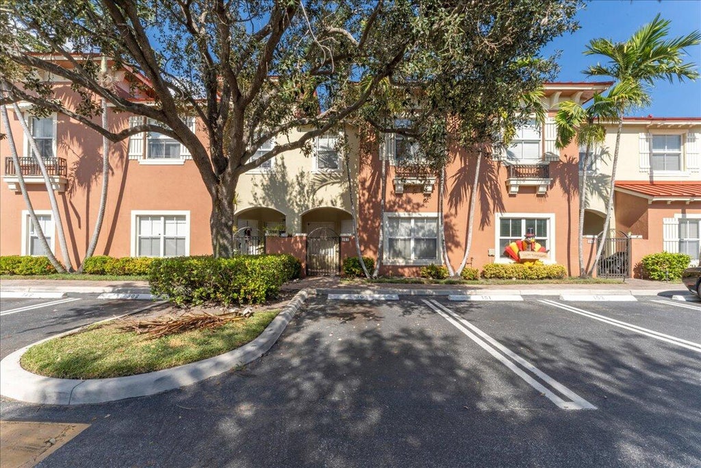 Photo of 151 Lake Monterey Circle, Boynton Beach, FL 33426 (MLS # R11143162)