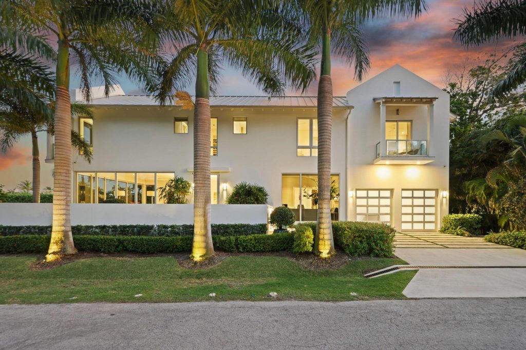 Photo of 920 NE 5th Street, Delray Beach, FL 33483 (MLS # R11070707)