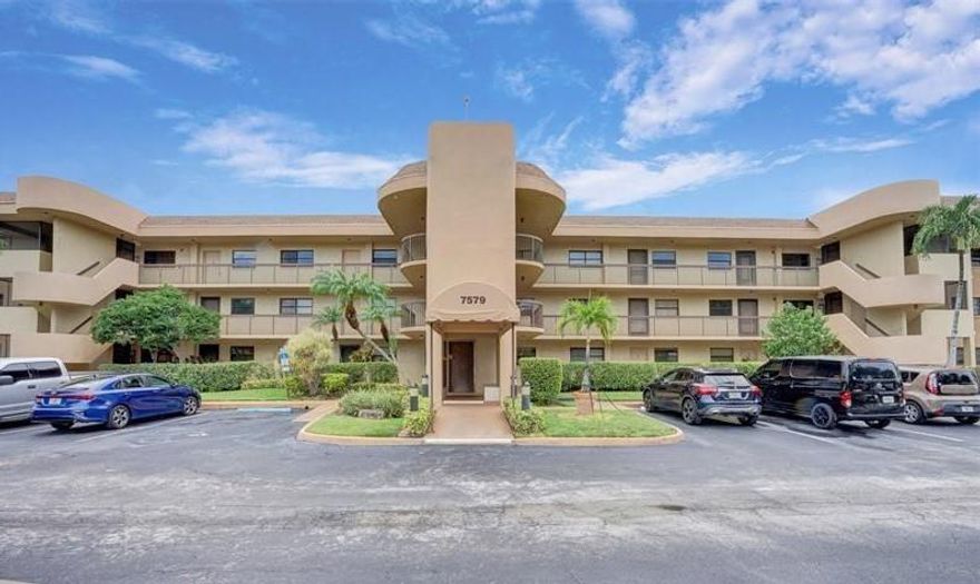 All ages 2/2 top floor unit in gated Bonaire at Woodmont. Updated kitchen. Pass thru to living/ dining. Breakfast area. Spacious master. Dual vanities. His/ Her closets. W/D hook-up. Screened patio overlooking pool area. Diamond in the rough but tons of potential! No pets or lease. 12 months maintenance held in escrow 3 years. Convenient to shopping, restaurants and thoroughfares. Property is being sold "As Is" and subject to HUD guidelines 24 CFR 206.125.