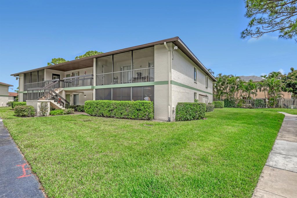 Photo of 6257 Chasewood Drive #B, Jupiter, FL 33458 (MLS # R11141536)