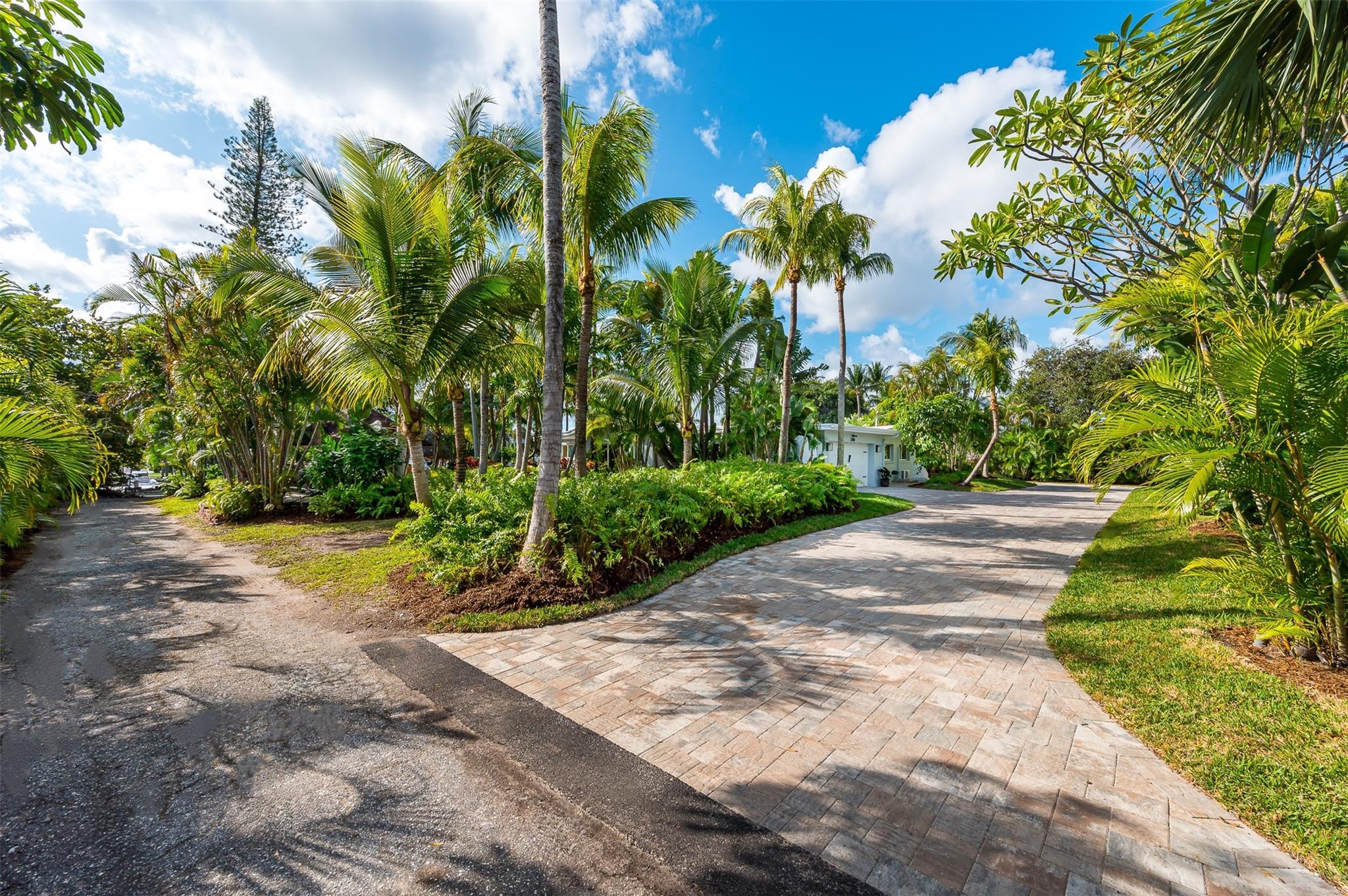 POMPANO ISLES - Residential