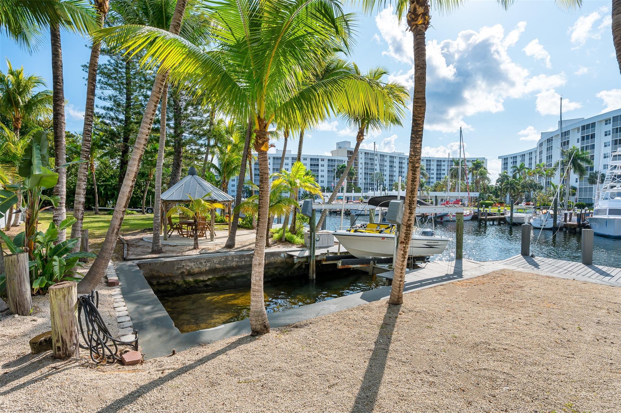 POMPANO ISLES - Residential