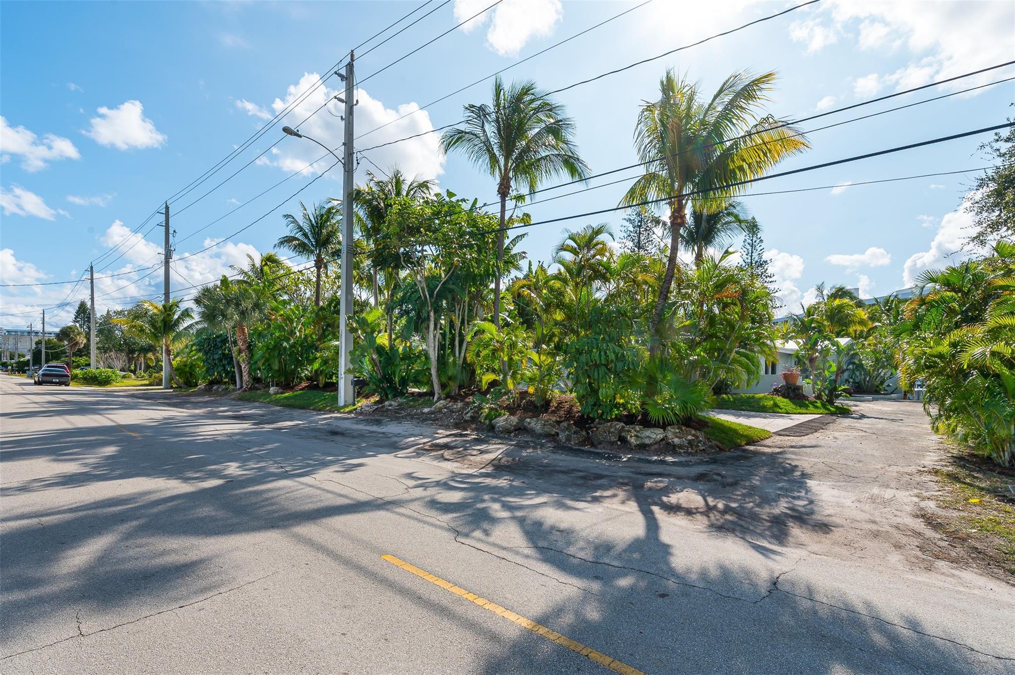 POMPANO ISLES - Residential