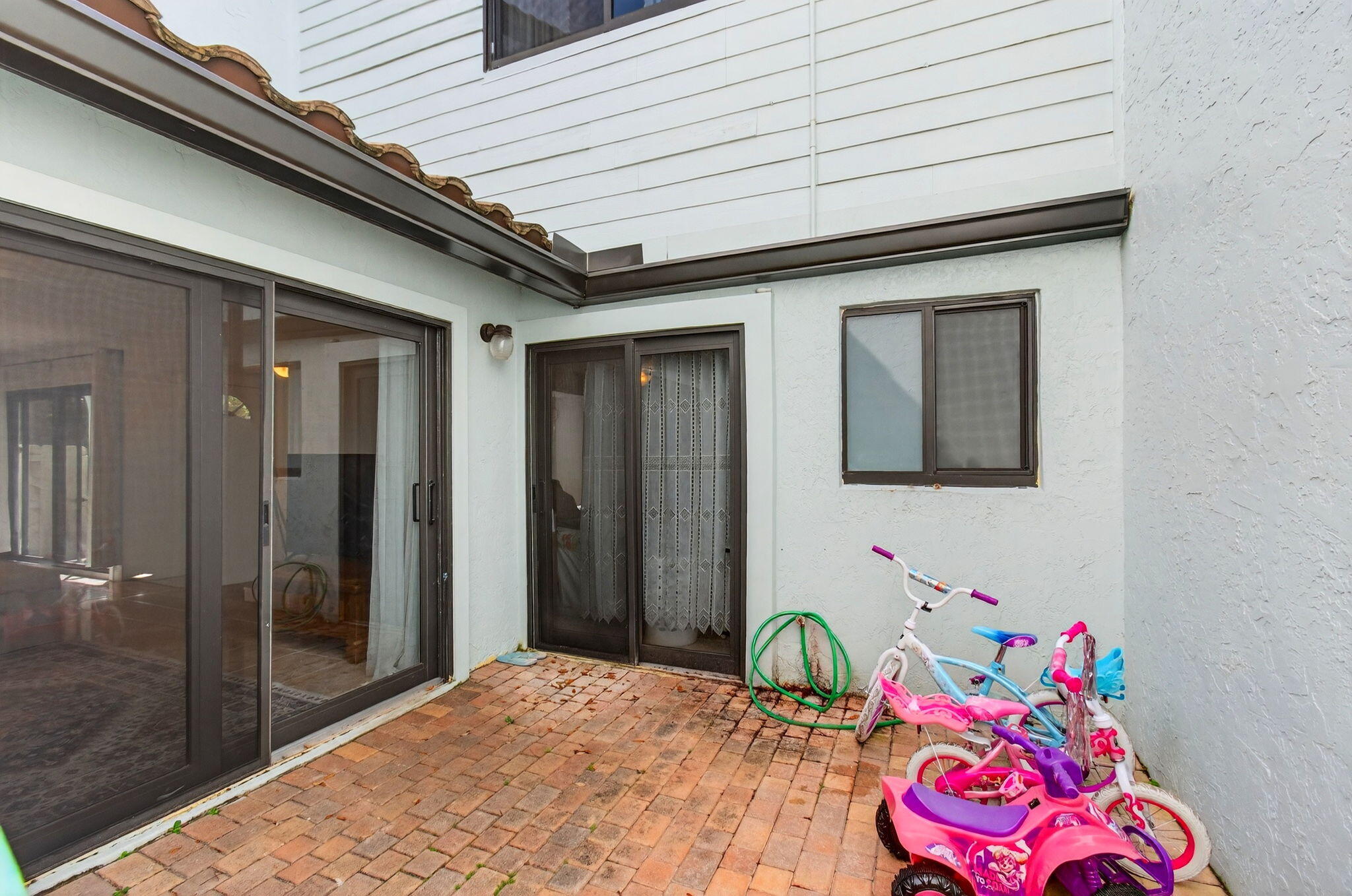 PINEAPPLE WALK 1 - Residential Lease