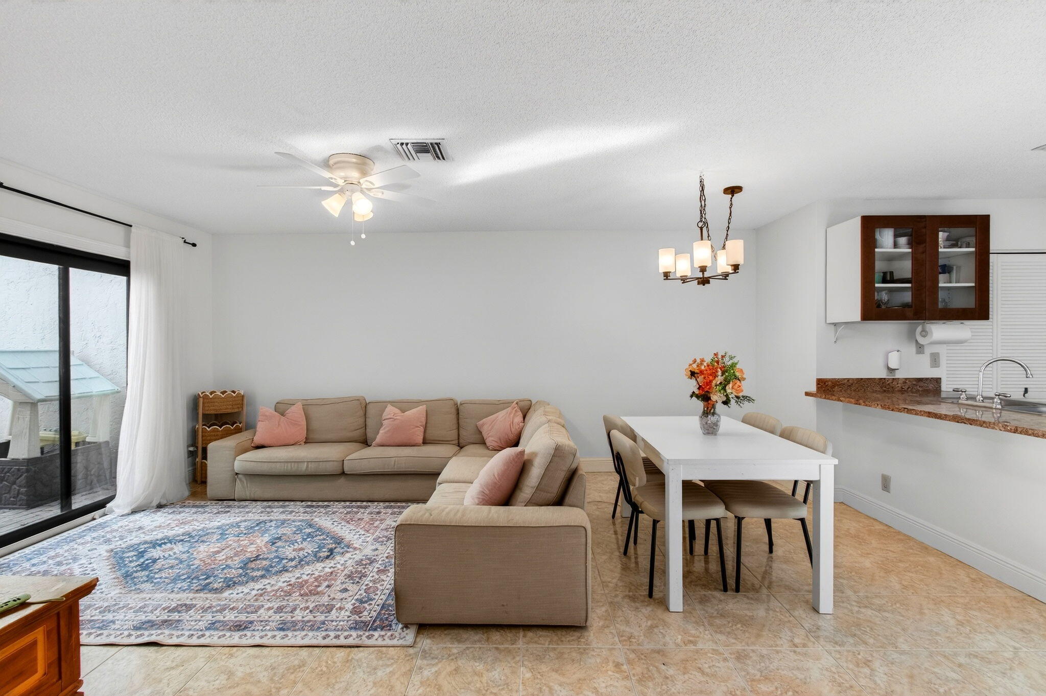 PINEAPPLE WALK 1 - Residential Lease