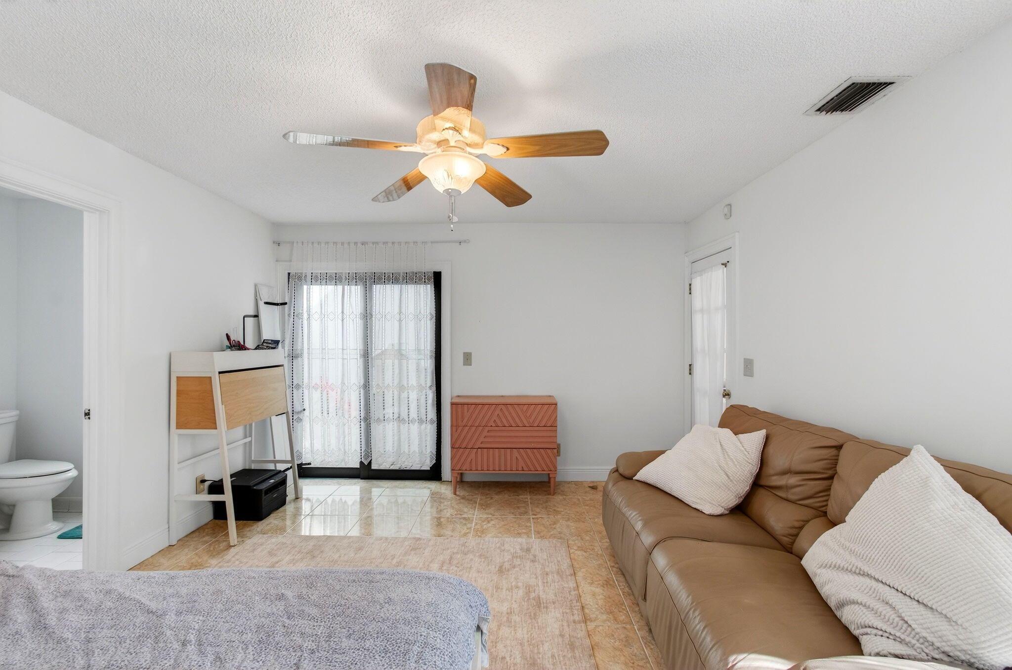 PINEAPPLE WALK 1 - Residential Lease