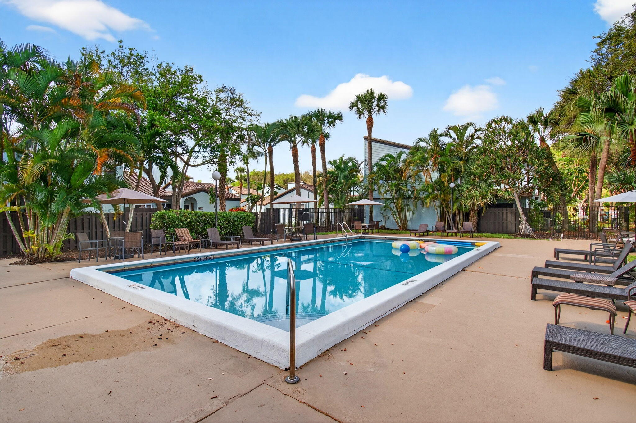 PINEAPPLE WALK 1 - Residential Lease