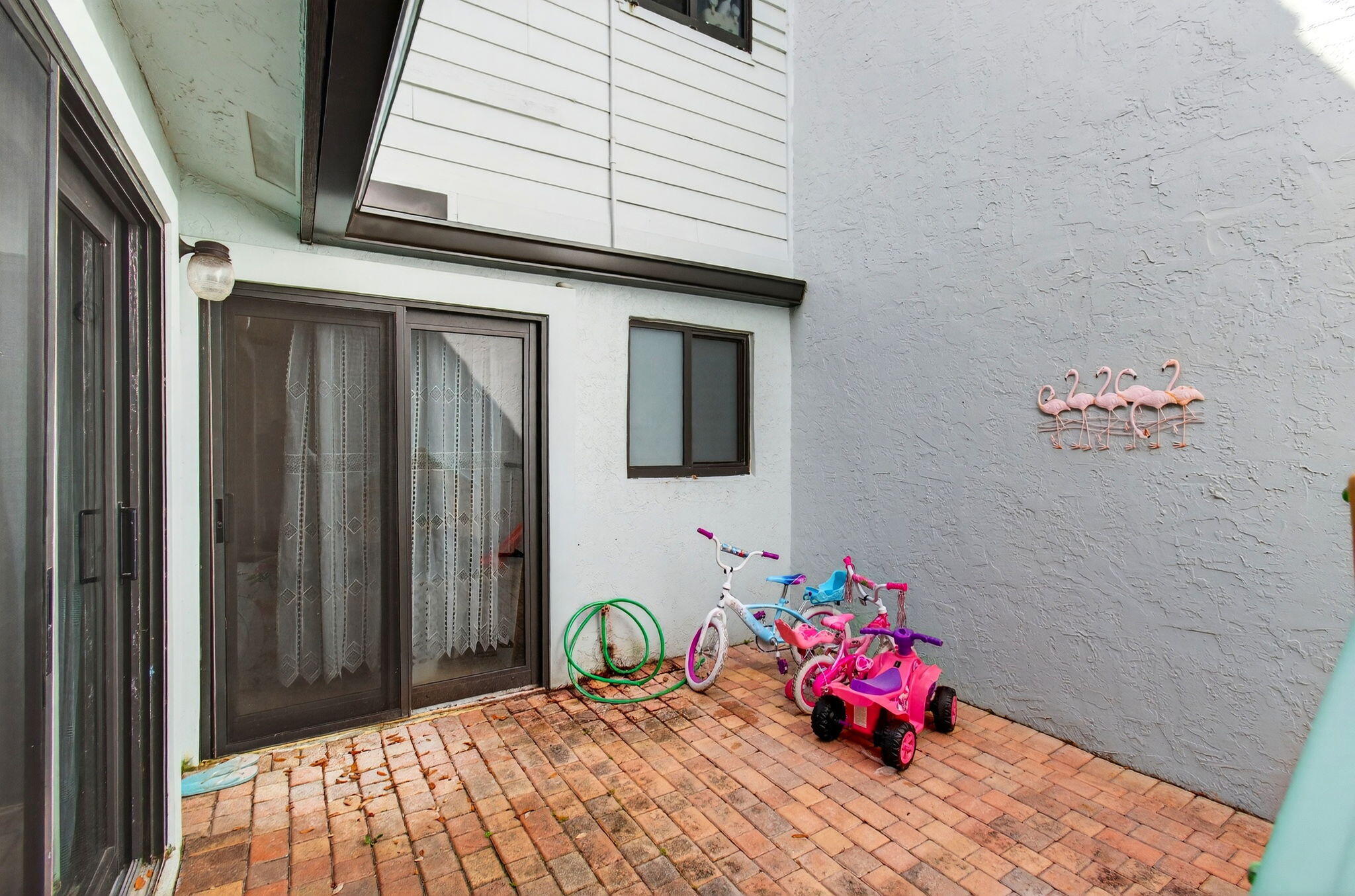 PINEAPPLE WALK 1 - Residential Lease