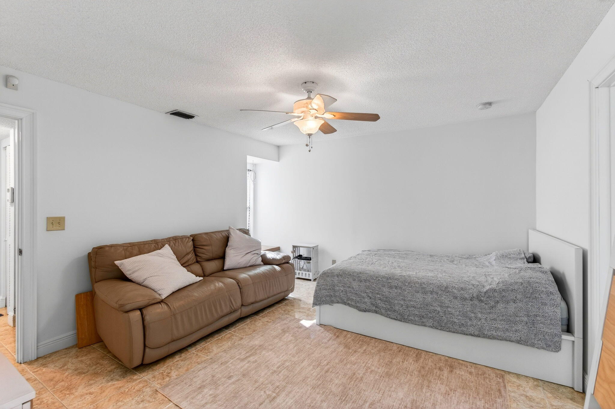 PINEAPPLE WALK 1 - Residential Lease