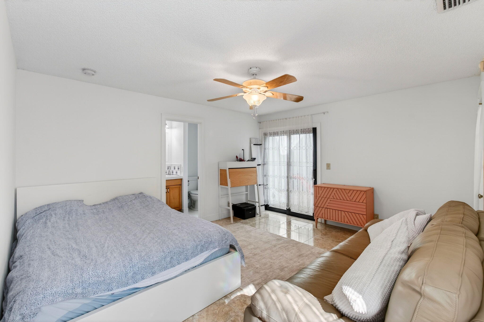 PINEAPPLE WALK 1 - Residential Lease