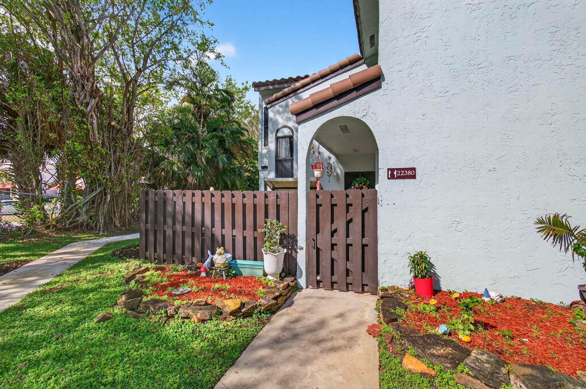 PINEAPPLE WALK 1 - Residential Lease