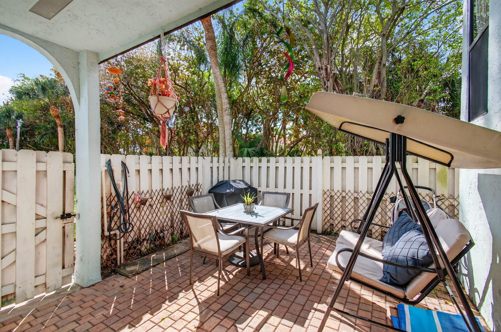 PINEAPPLE WALK 1 - Residential Lease