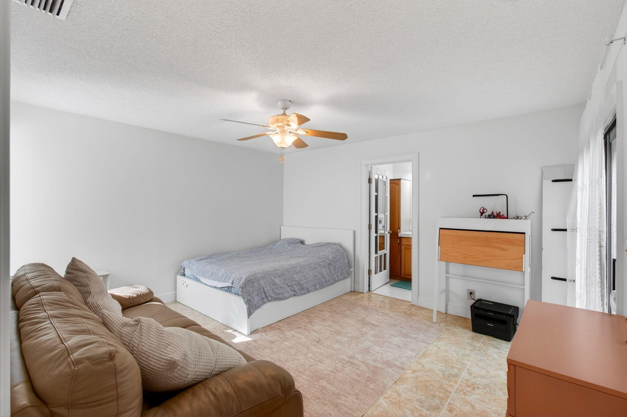 PINEAPPLE WALK 1 - Residential Lease