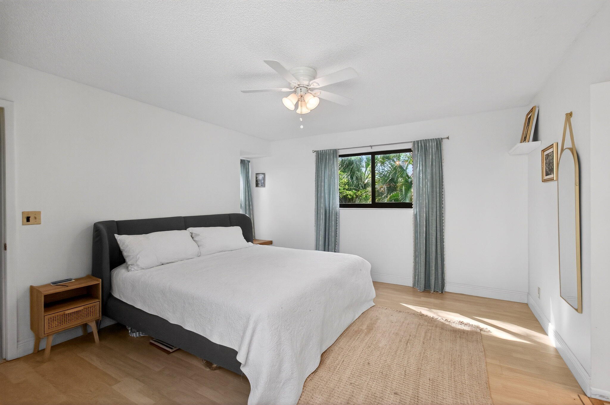 PINEAPPLE WALK 1 - Residential Lease