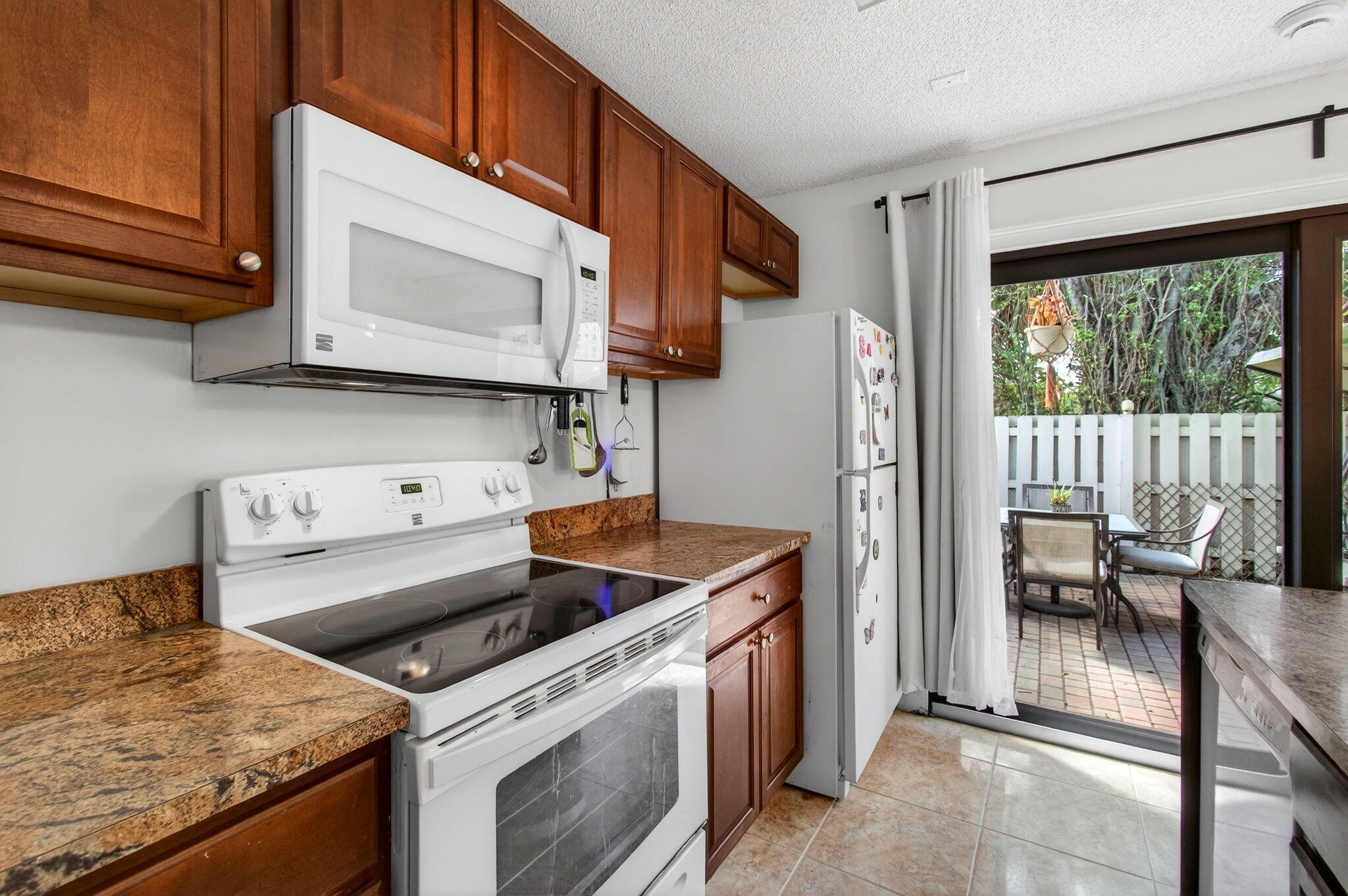 PINEAPPLE WALK 1 - Residential Lease