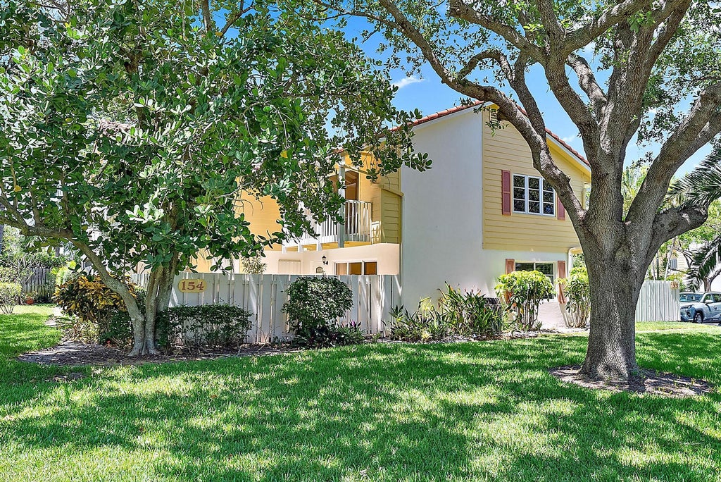 Photo of 154 Seabreeze Circle, Jupiter, FL 33477 (MLS # B26076657)