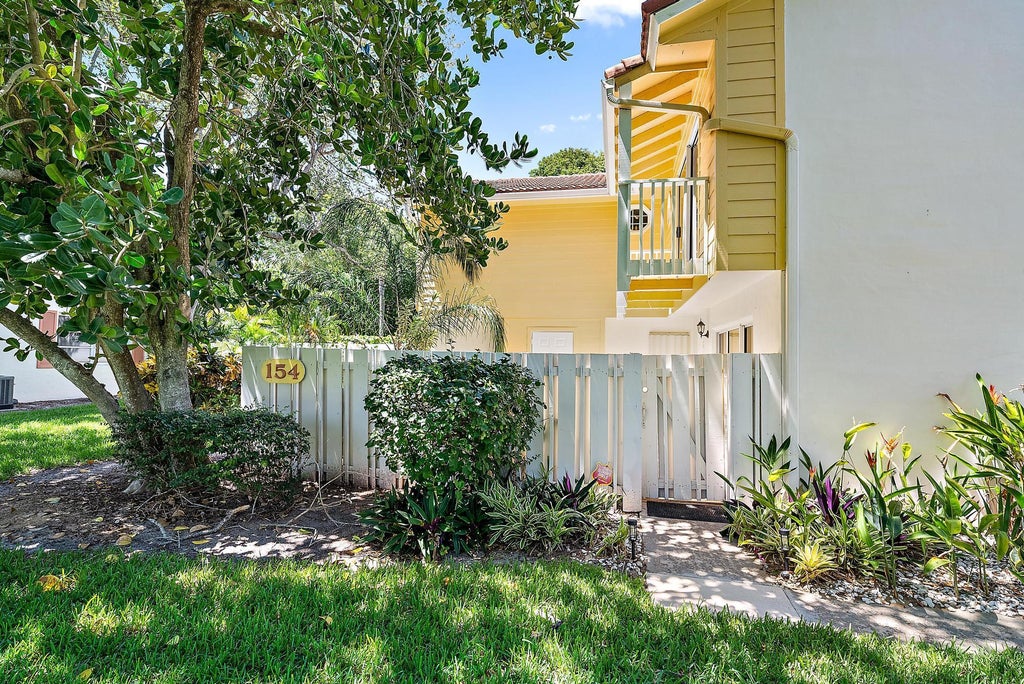 Photo of 154 Seabreeze Circle, Jupiter, FL 33477 (MLS # B26076657)