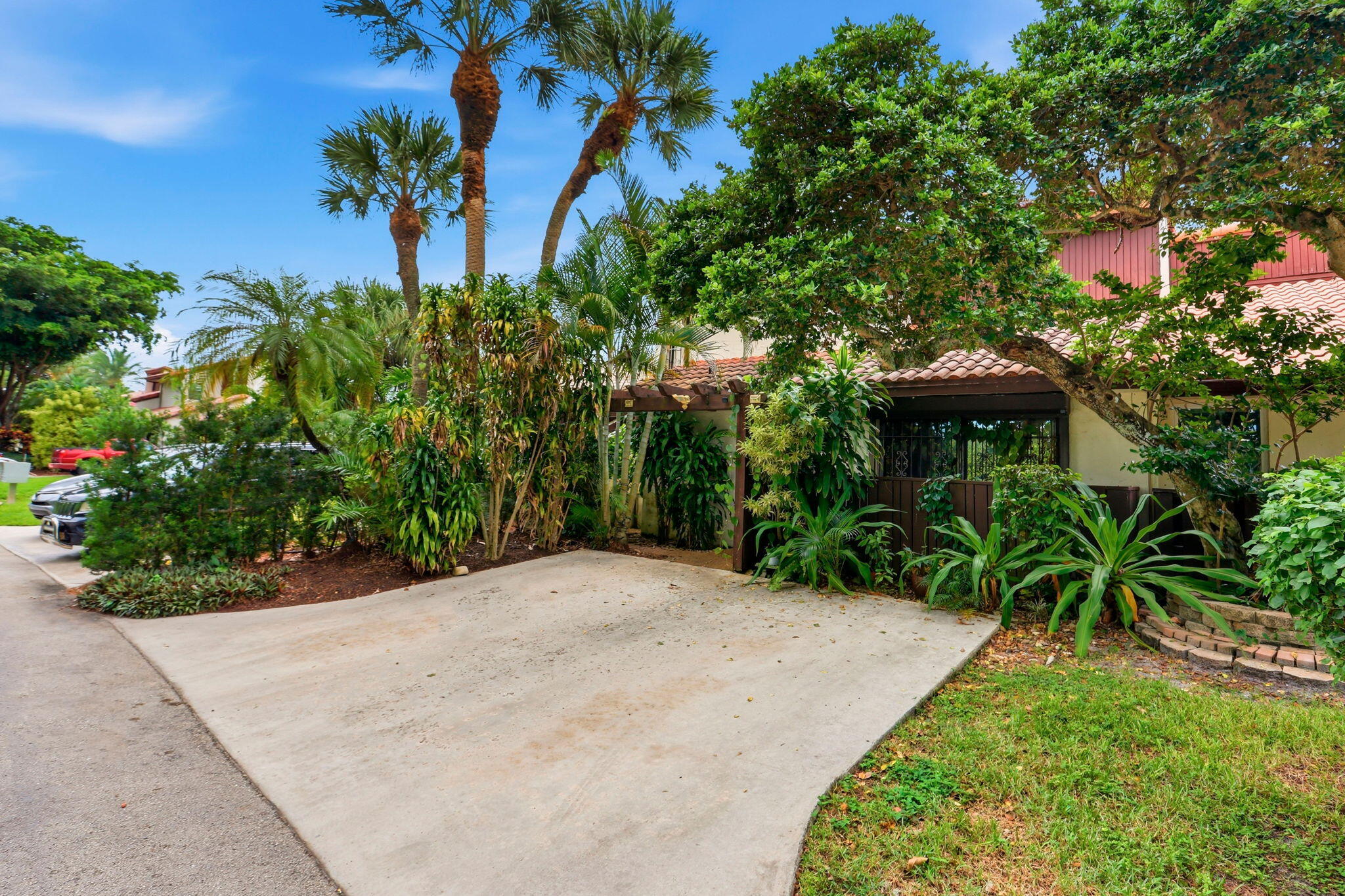 6850 TIBURON Drive