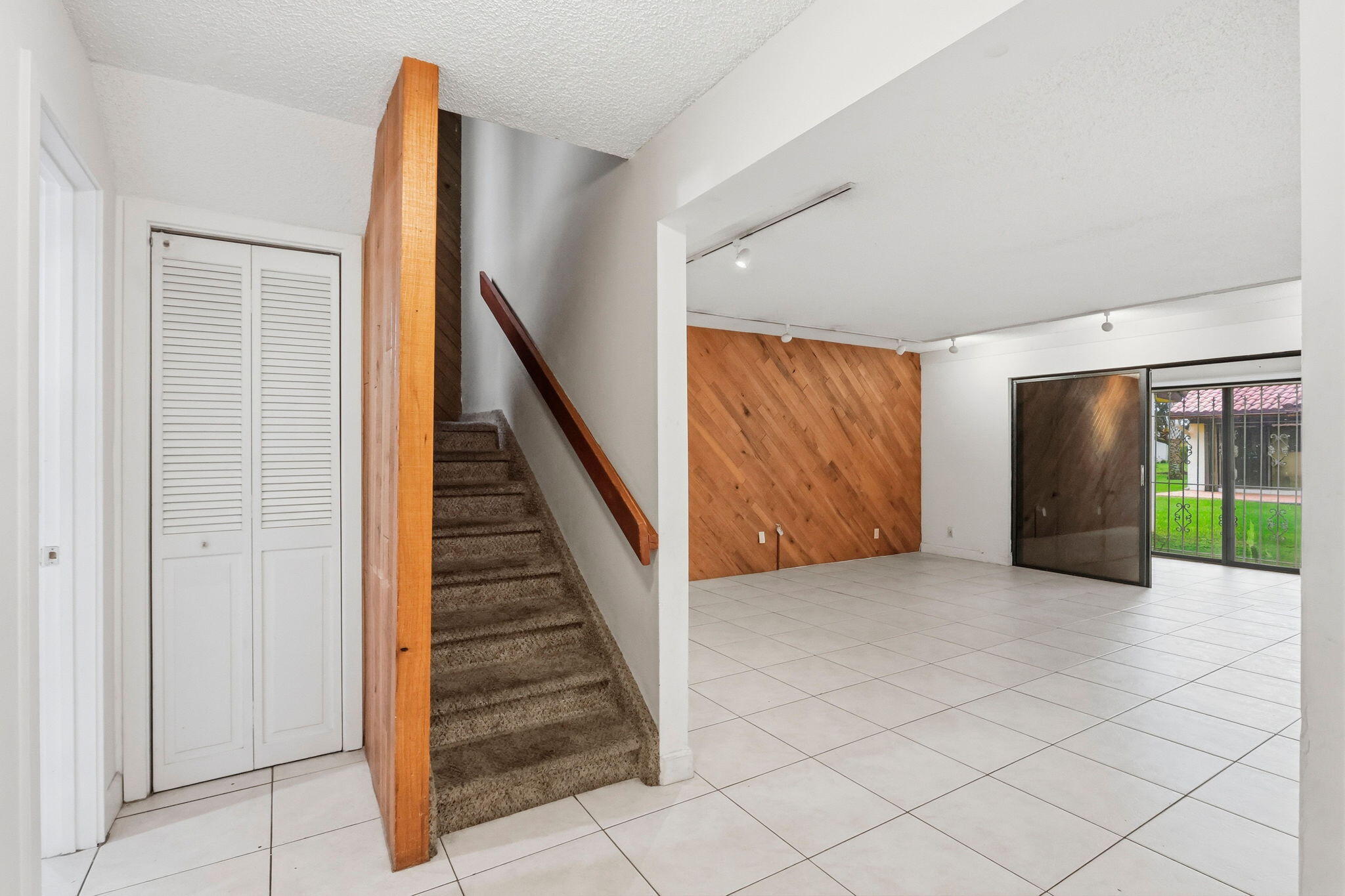 6850 TIBURON Drive