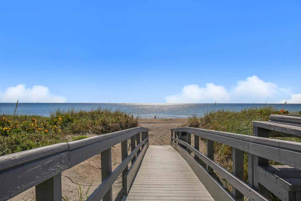 YACHT & RACQUET CLUB OF BOCA RATON CONDO - Residential