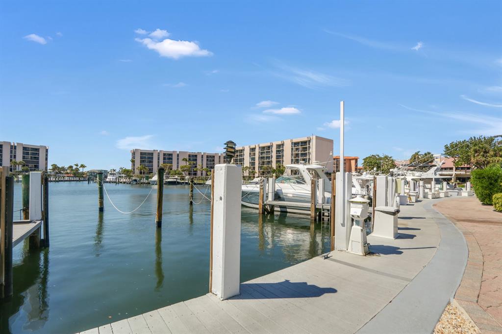 YACHT & RACQUET CLUB OF BOCA RATON CONDO - Residential